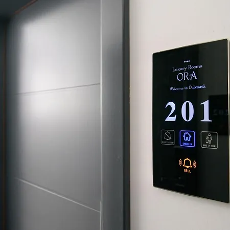 Ora Luxury בית הארחה 4*